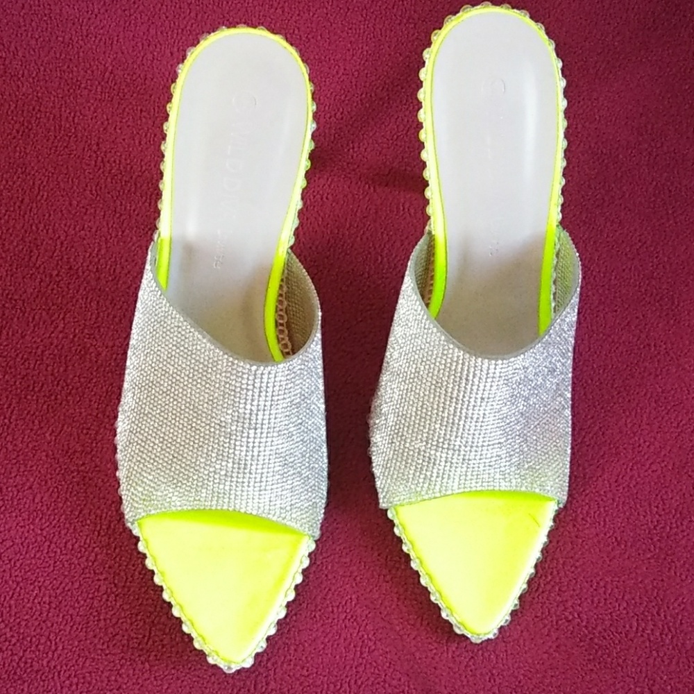 Ladies Shoes - Picture 2 of 8